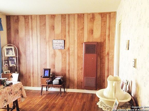 4th image of 606 Edgebrook Ln