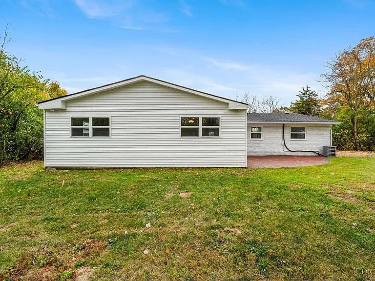 462 Ballyclare Ter — Photo 15