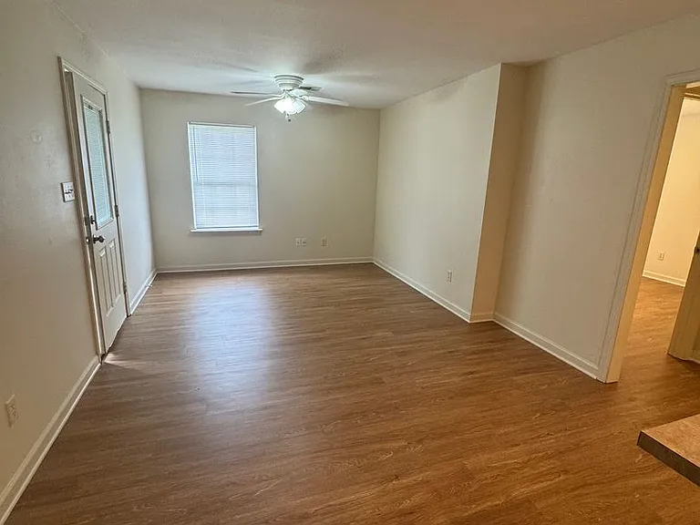 122 W Nipper St — Photo 9
