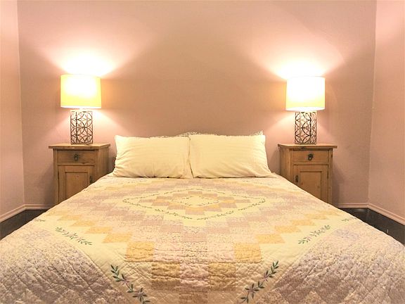 5th image of 1453 W Belle Plaine Ave #1