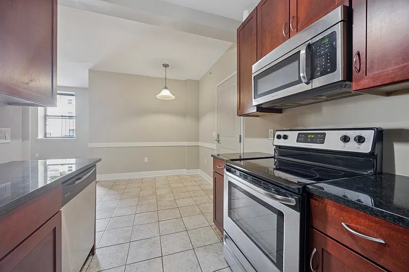 1 bed, 700 sqft, $1,500 — Photo 3