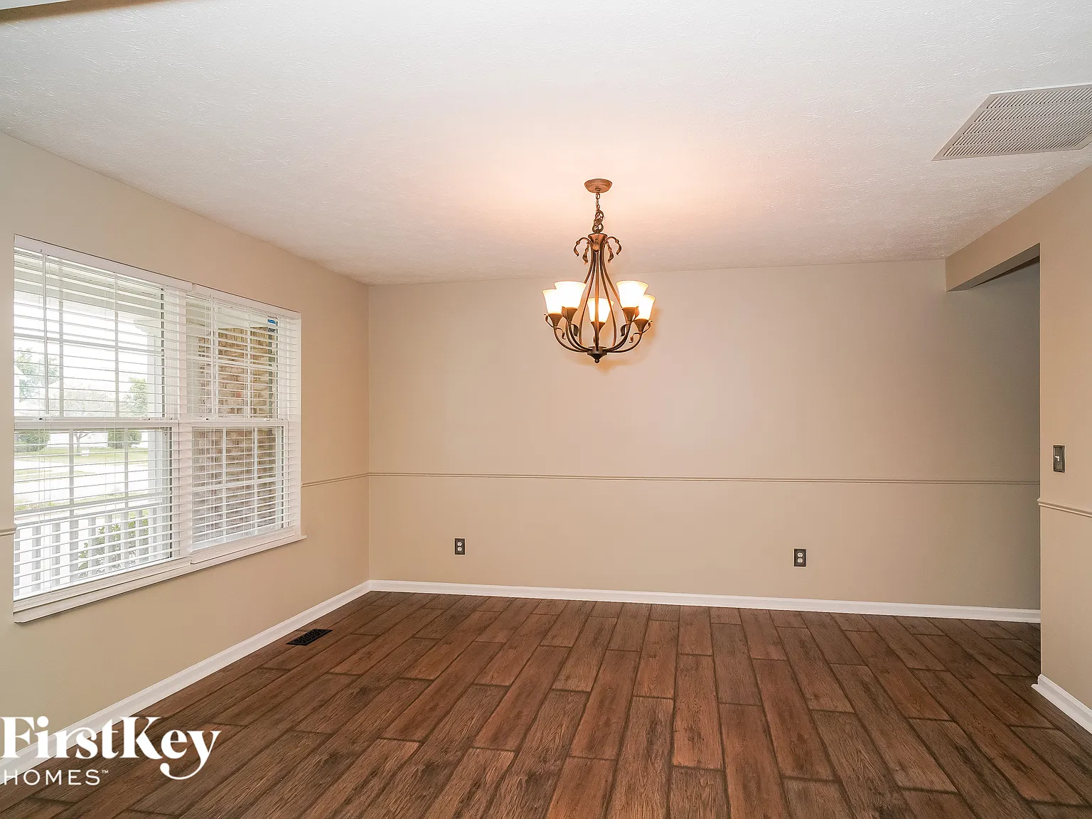 4 bed, 2.5 bath, 5474 sqft, $3,875 — Photo 3