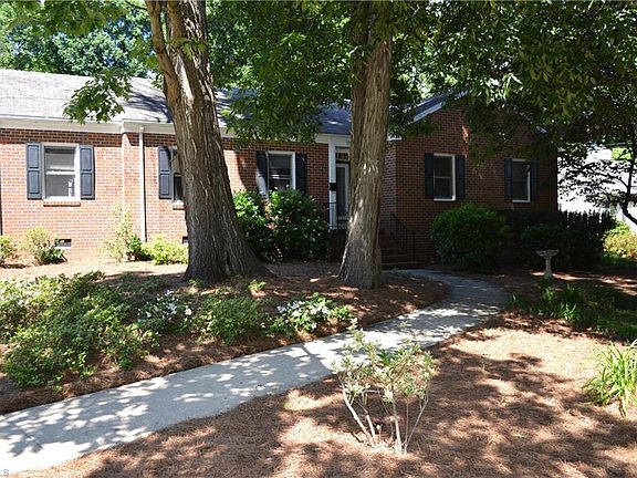 2nd image of 3008 Edgewater Dr