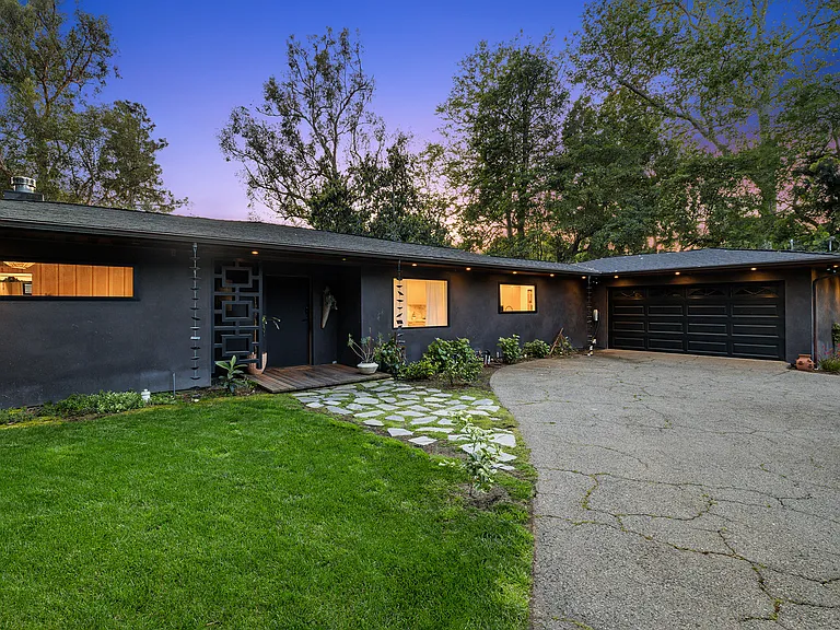 8052 Woodrow Wilson Dr — Photo 53