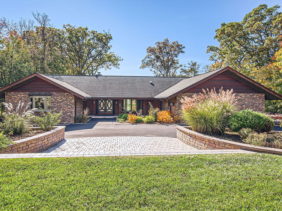1st image of 665 Fairway Ln