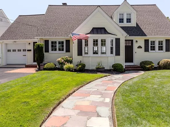 303 Gorton Lake Blvd, Warwick, RI 02886