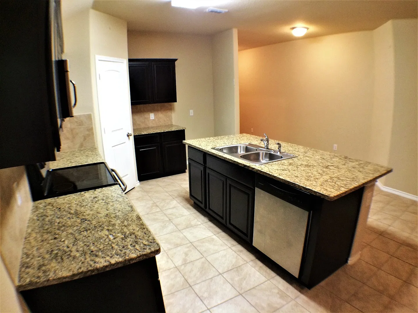 Charming 3-Bedroom Home with Spacious Backyard & Covered Patio — Photo 4