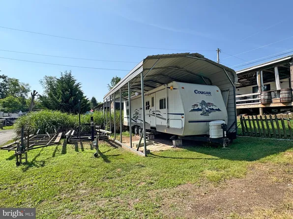 6-20 Boo Blvd, Falling Waters, WV 25419