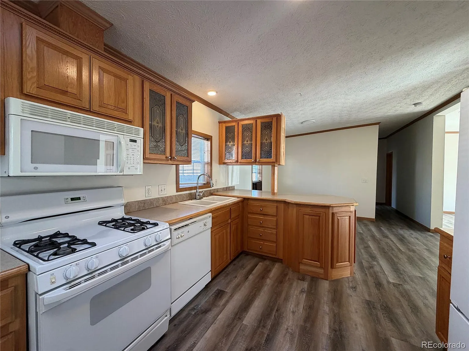 3 bed, 2.0 bath, 1248 sqft, $2,350 — Photo 3