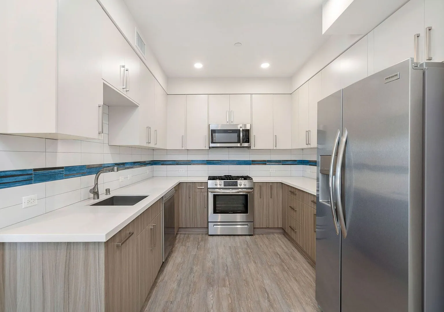 2 bed, 920 sqft, $2,745 — Photo 4