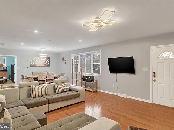 3rd image of 1343 Church Rd