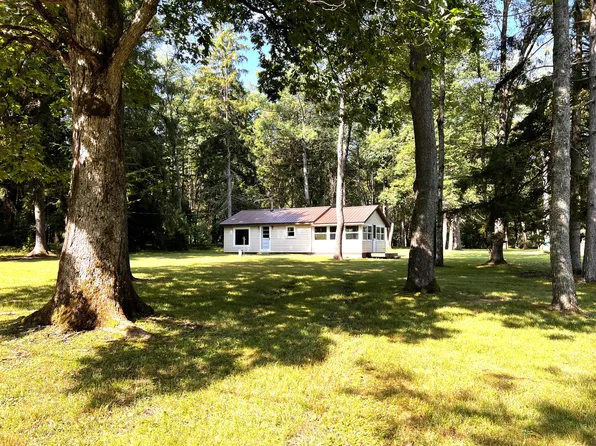 1043 BLUE RIDGE RD, Clarington, PA 15828