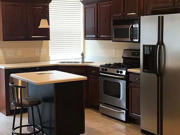 798 N Farmington Xing, Farmington, UT 84025