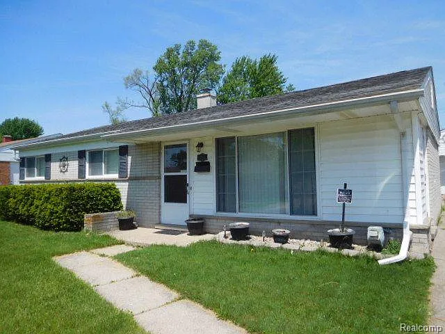 4701 Berwyn Dr photo 1