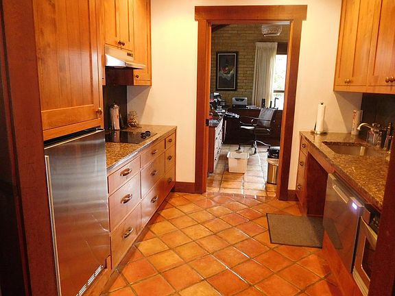 4th image of 210 Aqua Vista Dr