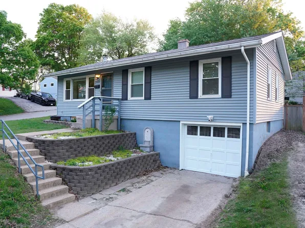 5540 N Garfield Ave, Kansas City, MO 64118