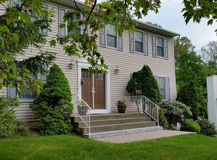 46 Dunnigan Dr, Pomona, NY