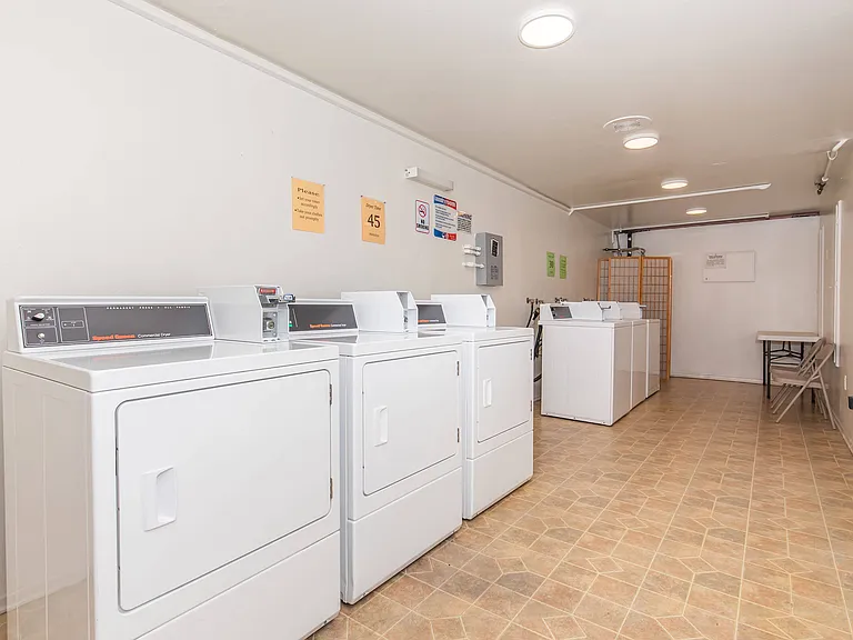 Ocean West Apartments — Photo 10