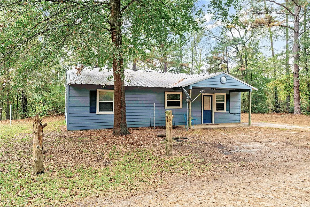3 bed, 1200 sqft, $1,475 — Photo 1