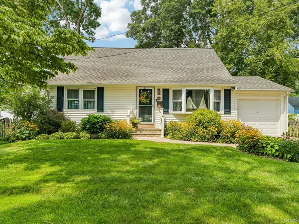 75 Hale Road, North Babylon, NY 11703