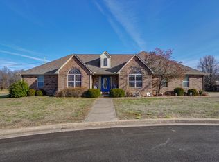 906 Lakeview Dr, Aurora, MO 65605