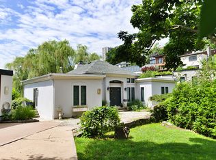 7 Shore Rd, Edgewater, NJ 07020