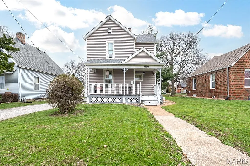 913 W Main St photo 1