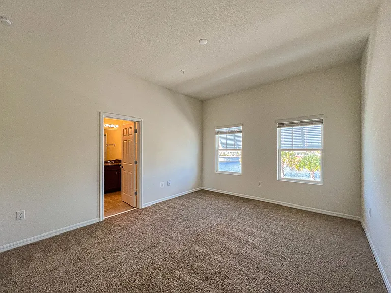 10227 Highline Crest St — Photo 4