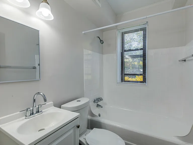 Parkway Garden Apartments — Photo 17