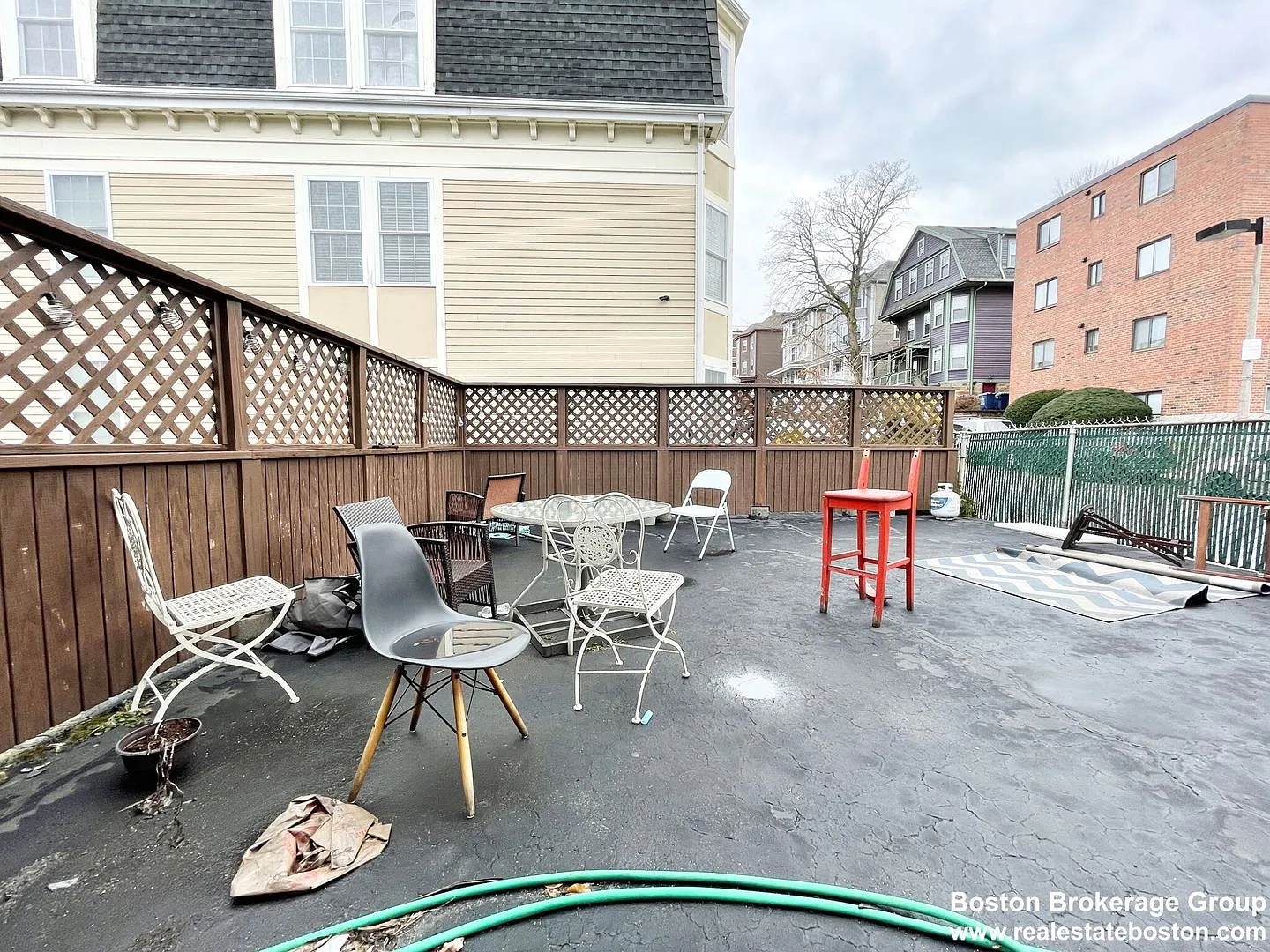 Perfect apartment for Social Students near NEU! Spacious, Yard, Parking & more! — Photo 4
