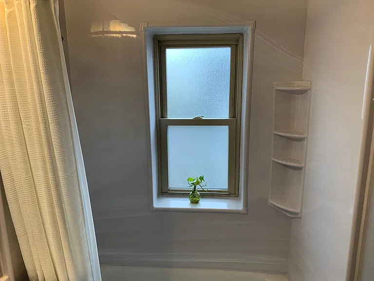 2402 S Lenox St #4 — Photo 17