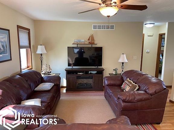 5th image of 604 Pine Brooke Dr