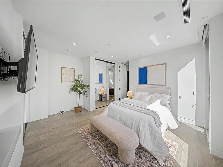 9459 Beverly Crest Dr — Photo 34