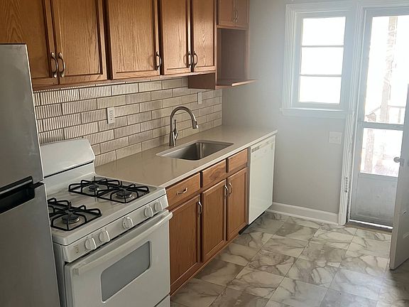 2nd image of 1020 Northwest Blvd APT C
