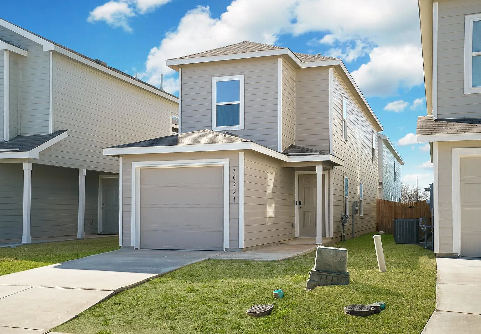 3 bed, 2.5 bath, 1360 sqft, $1,500 — Photo 2