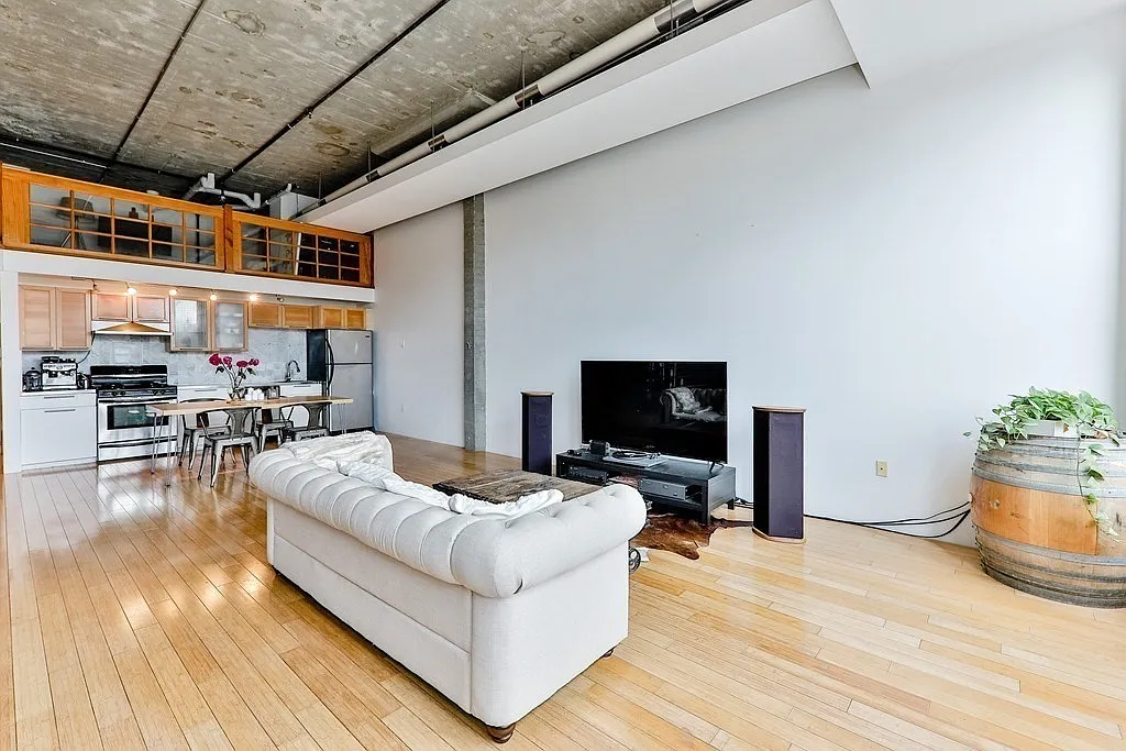 1 bed, 1.0 bath, 1251 sqft, $3,400 — Photo 3