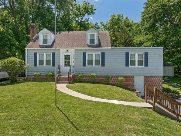 2206 Dewey St, Saint Joseph, MO 64505