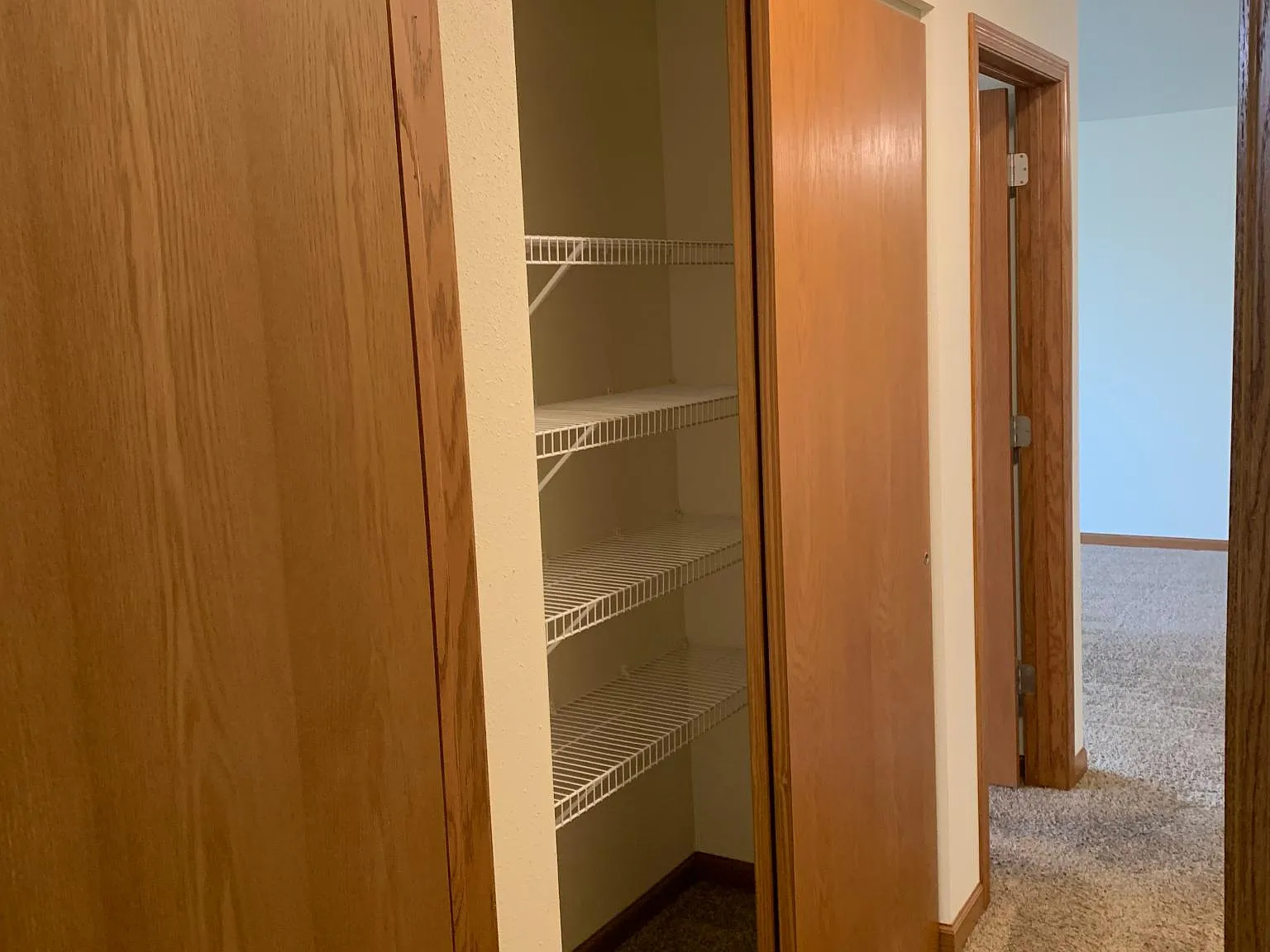 728 W Saint Paul Ave — Photo 2