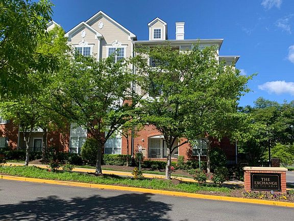 3rd image of 4862 Eisenhower Ave Unit 360
