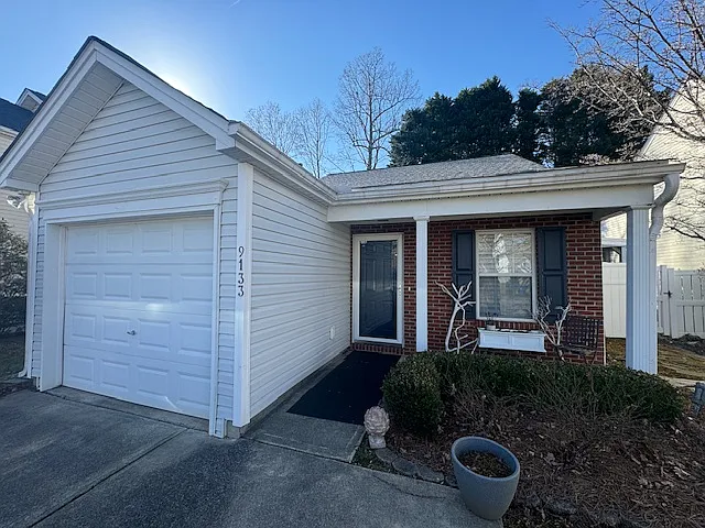 3 bed, 946 sqft, $2,000 — Photo 2