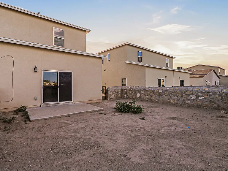 714 Hc Gilbert Minjares Dr — Photo 40