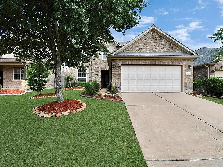 6315 Bain Dr — Photo 2