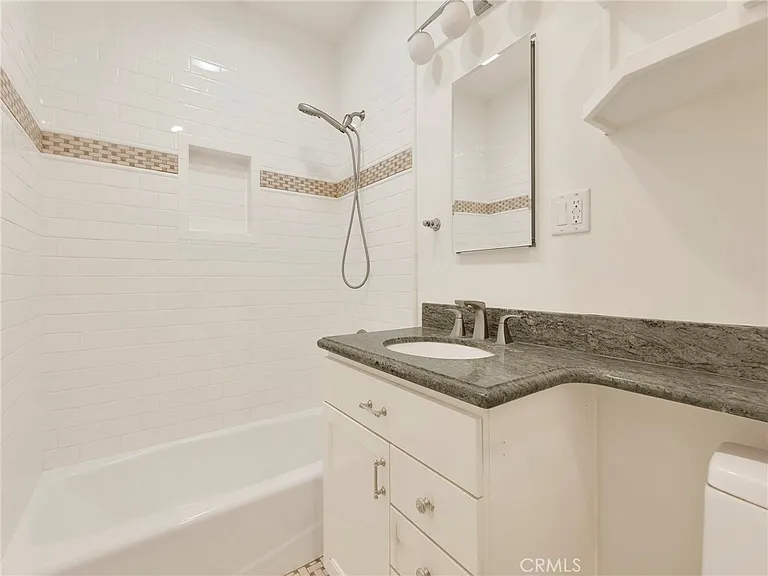 2108 N Pass Ave — Photo 15