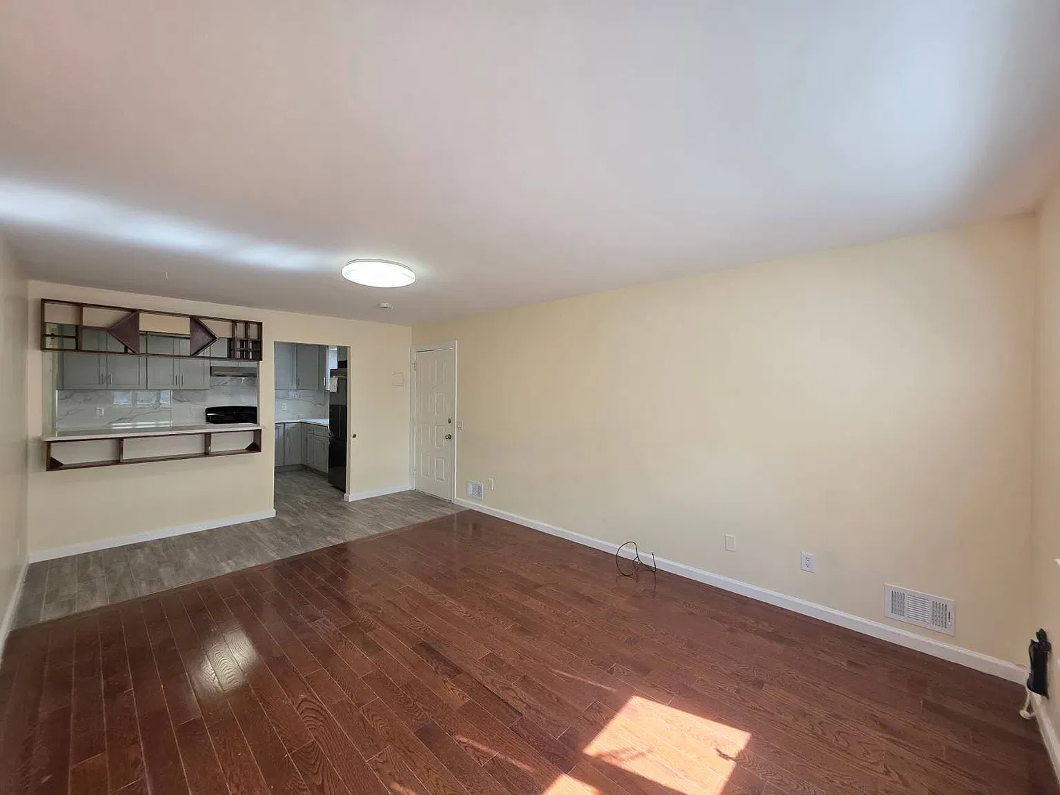 2 bed, 700 sqft, $2,500 — Photo 4