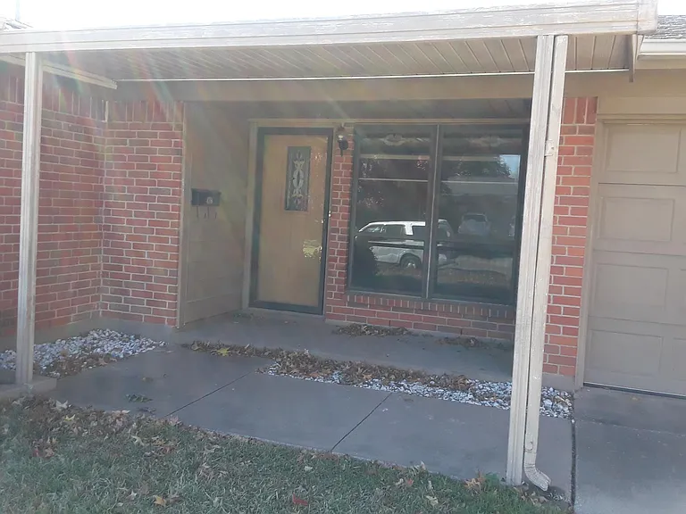 236 Smith St — Photo 4