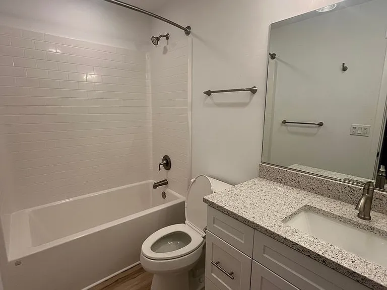 Emerald Ridge Apartments — Photo 19
