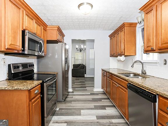 5th image of 132 Poplar Way