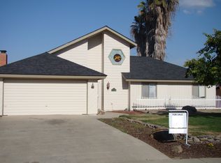 3026 S Conyer St, Visalia, CA 93277