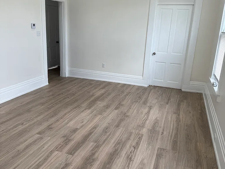 216 W 10th St #2 — Photo 8