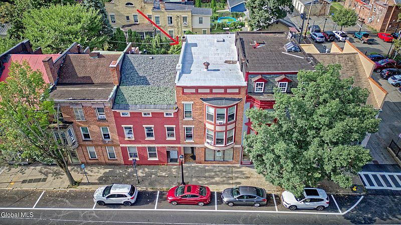 4th image of 32 Broad Street